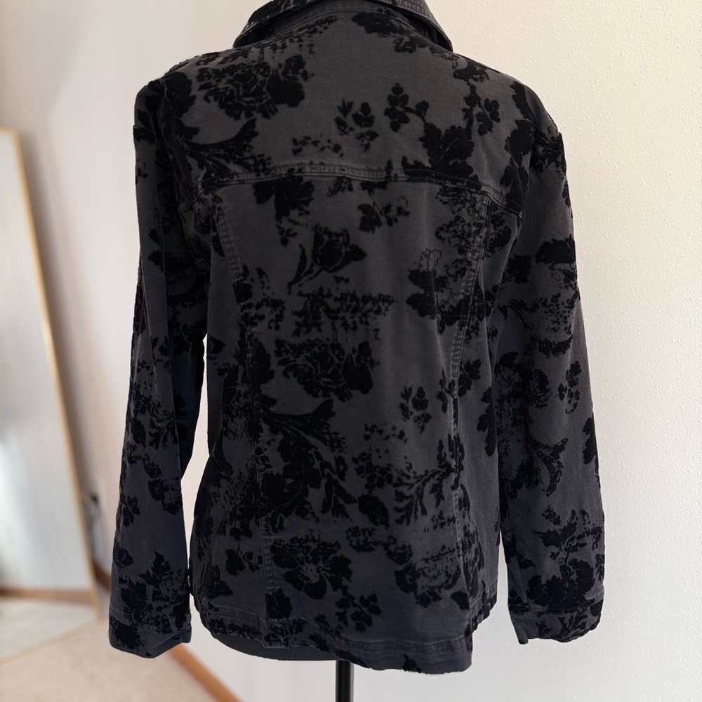 Black Floral Flocked Denim Jacket M Snap Front Statement Jacket - Picture 9 of 11